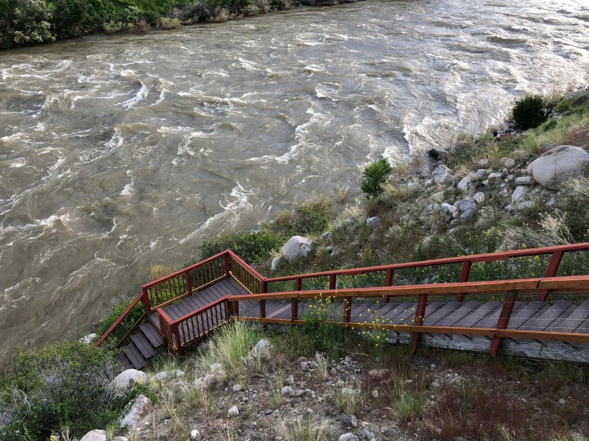 Yellowstone Riverside Cottages Gardiner Exteriér fotografie