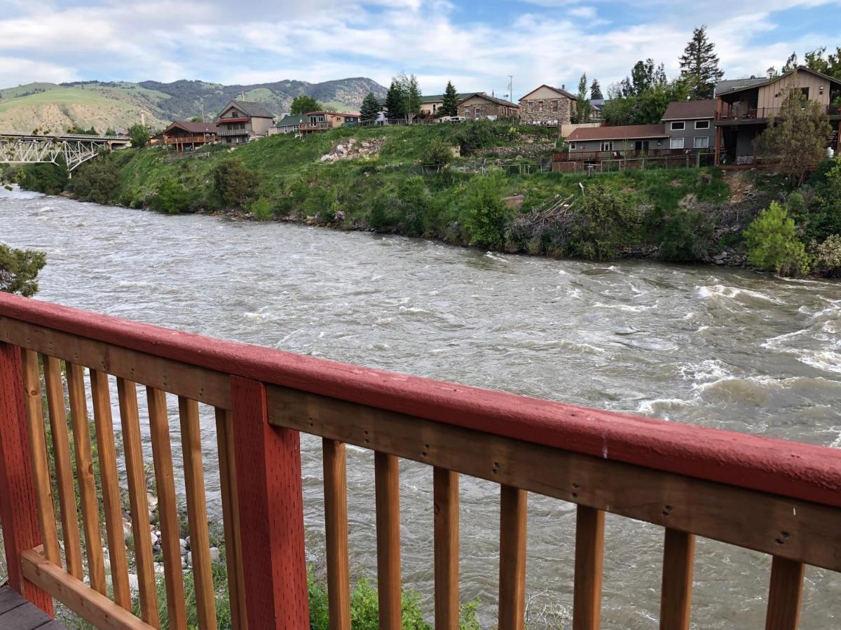 Yellowstone Riverside Cottages Gardiner Exteriér fotografie