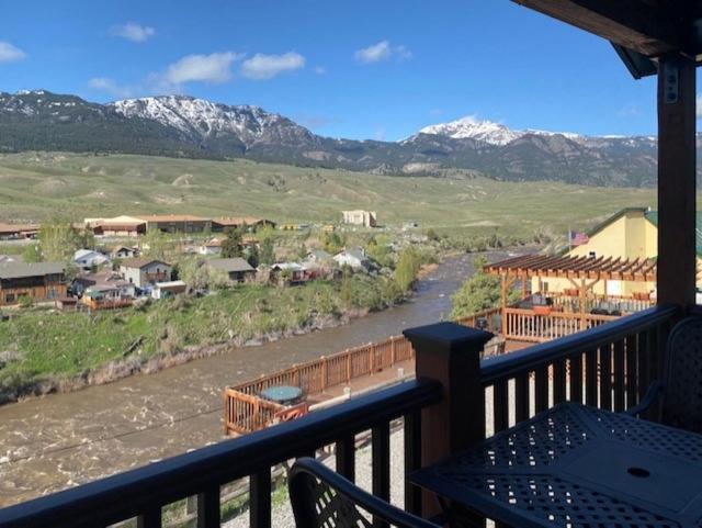 Yellowstone Riverside Cottages Gardiner Exteriér fotografie