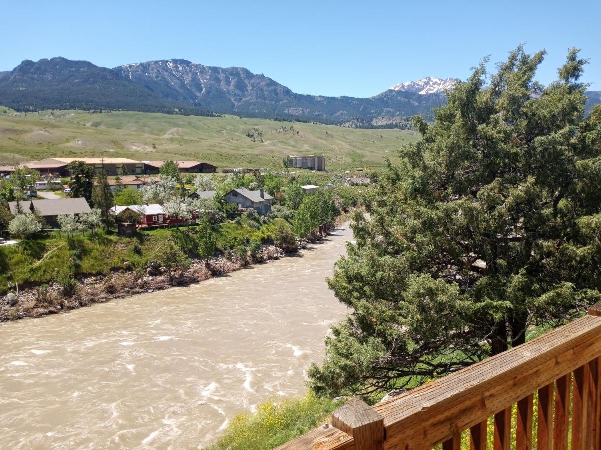 Yellowstone Riverside Cottages Gardiner Exteriér fotografie